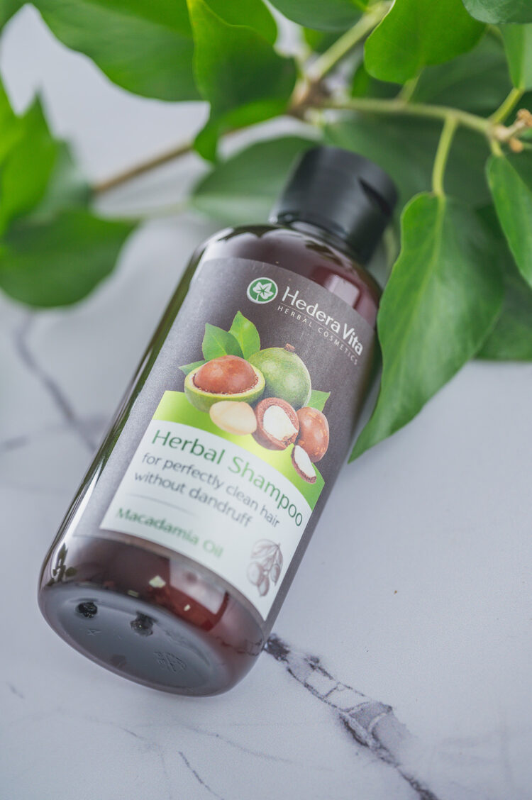 Alternative view of Biljni šampon protiv peruti sa uljem makadamije – šampon protiv peruti